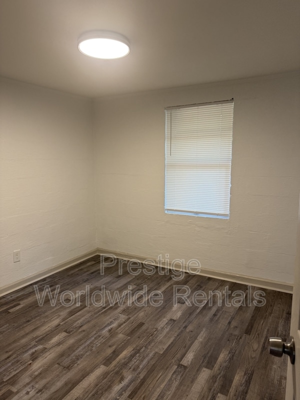 Building Photo - 106 Moore St