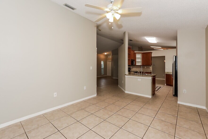 Building Photo - 428 Lakeside Cir