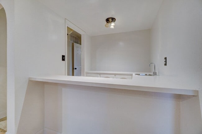 Building Photo - Spacious 4-Bedroom Home with Modern Amenities & Ideal Location Near Lake Hefner in OKC!