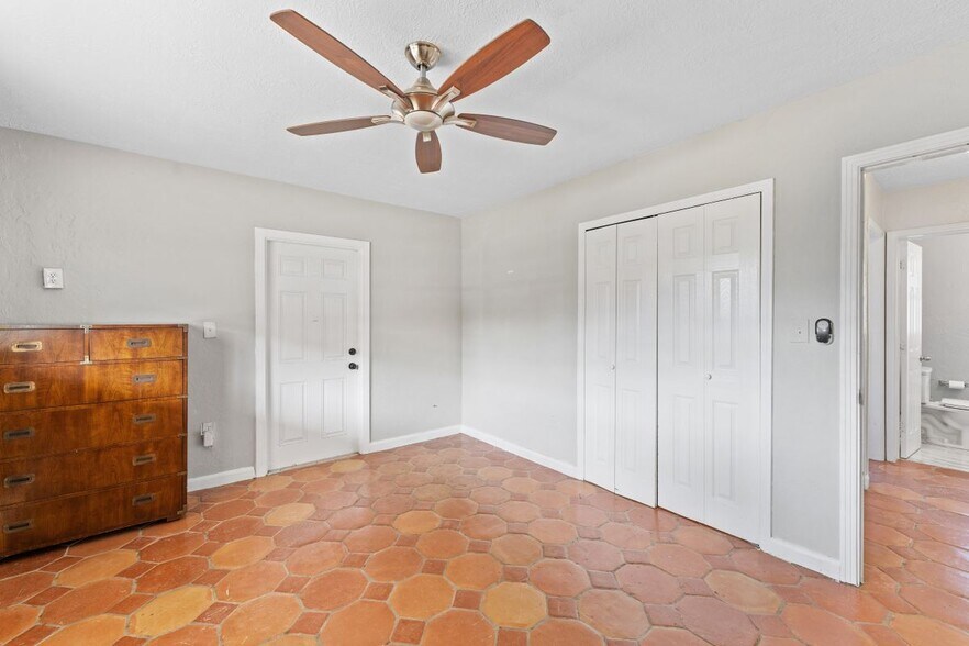 Building Photo - 1841 Buccaneer Dr