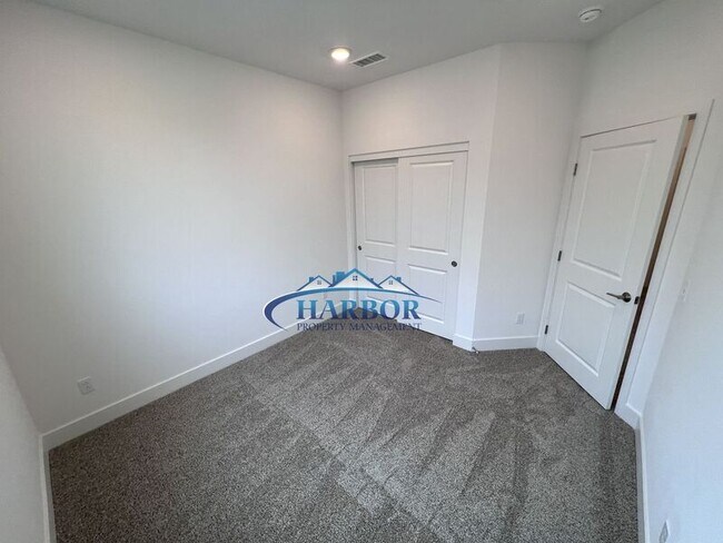 Building Photo - 1627 Hornet Dr