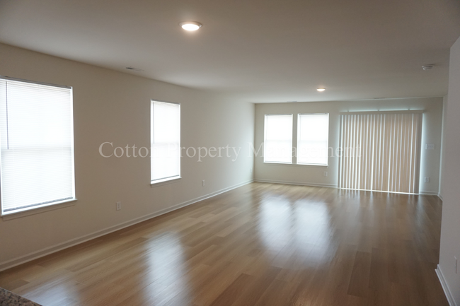 Building Photo - 3BR/2BA with 2 Car Garage in the New Cherr...