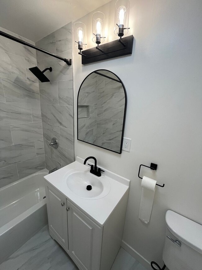 Building Photo - 230 S Murray Ave