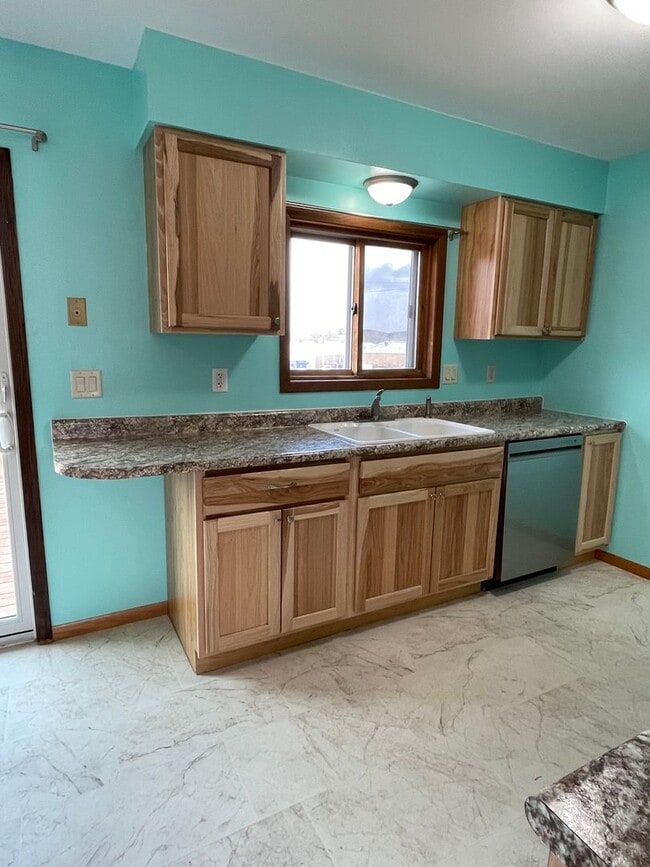 Building Photo - 4 Bedroom, 2 Bath Home for Rent in Black Hawk SD