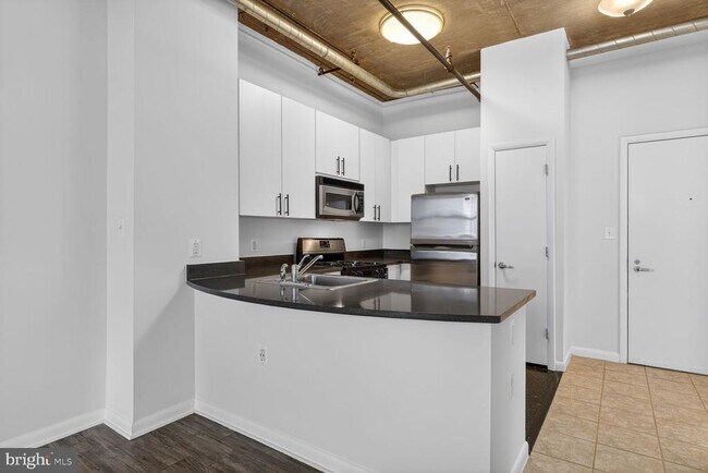 Building Photo - 1300 N St NW