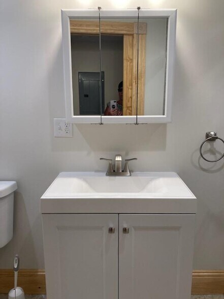 Building Photo - 146 Calumet St