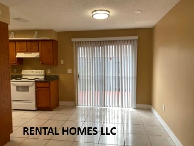 Building Photo - Two Bedroom One Story Townhouse close to Altamonte Mall & all other major local roads