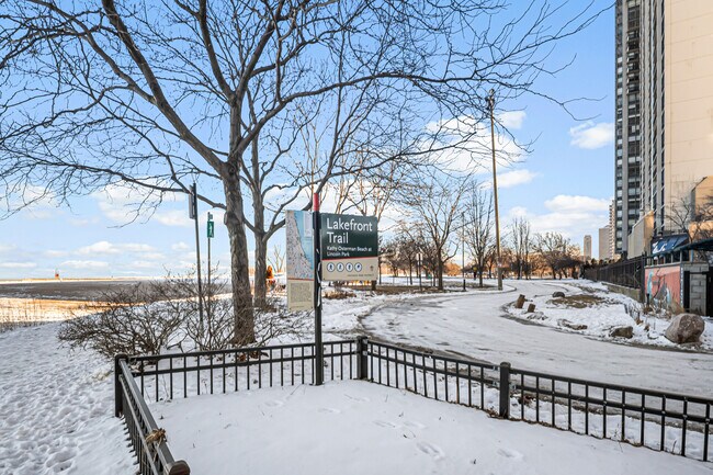 Building Photo - 5757 N Sheridan Rd