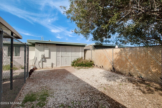 Building Photo - 7455 E Desert Spring Dr