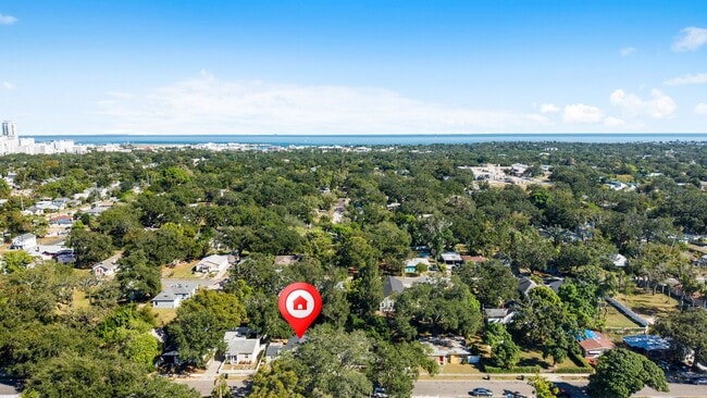 Building Photo - Large 4 bed/1.5 bath House & Section 8 Accepted , Drive by & Apply for just $25** Move in by Nove...