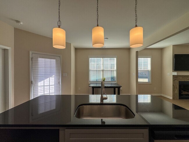 Building Photo - Stunning 3 Bed 2 Bath Home in Fayetteville