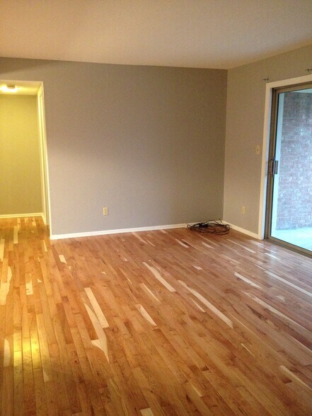 Building Photo - 991 Manor Ln