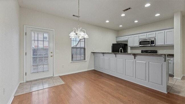 Building Photo - 3000 SW Windrift Ave