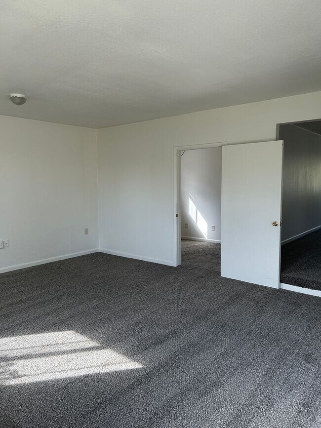 Building Photo - **SPARKS SINGLE STORY HOME**