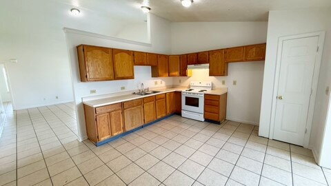 Building Photo - SOUTHSIDE - CHARMING 3 BEDROOM/2 BATH HOME AVAILABLE NOW!