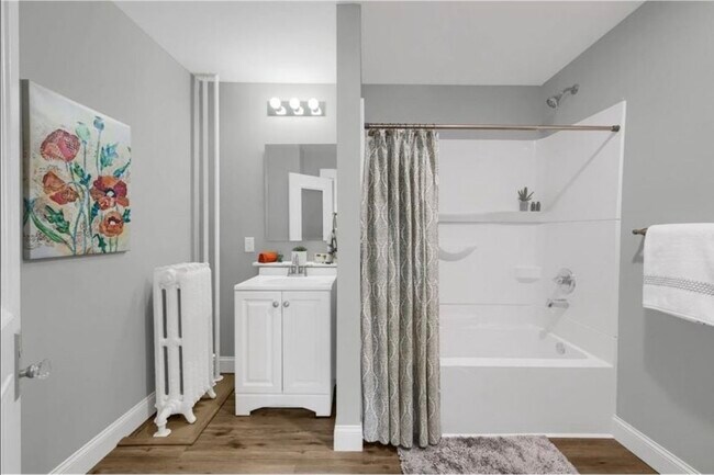 Building Photo - 1055 7th St W