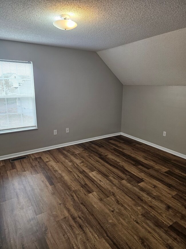 Building Photo - 1737 Moses Ave