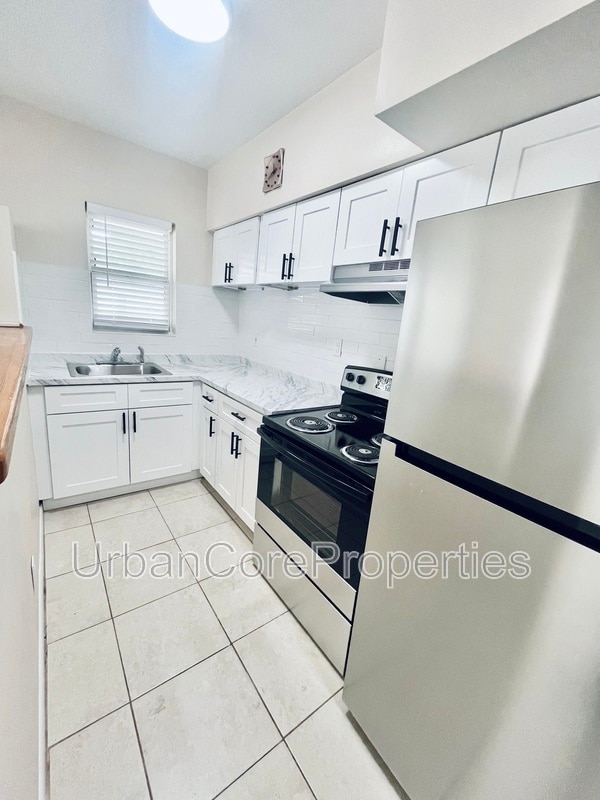 Building Photo - 115 7th Ave N