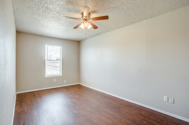 Building Photo - Updated 2/1/1 near LCU!