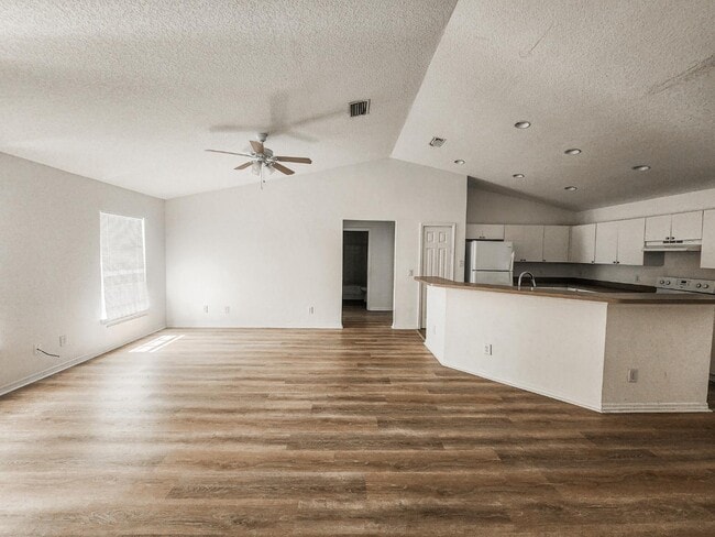 Building Photo - 151 Carmelite Ave NW