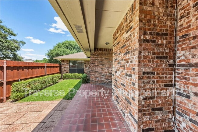 Building Photo - 5407 Ledgestone Dr