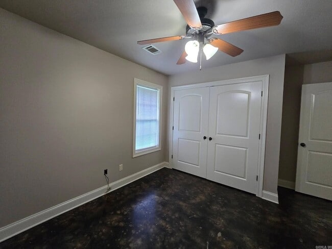 Building Photo - 203 N Bernis St