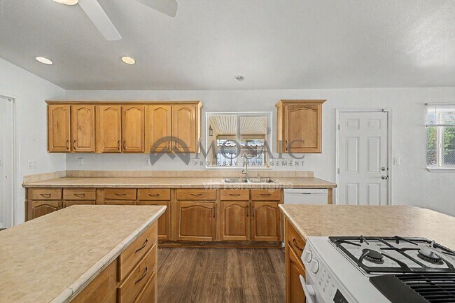 Building Photo - 1625 S 74th St