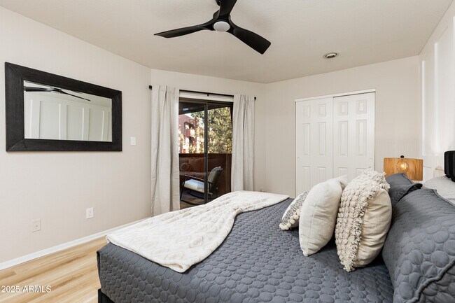 Building Photo - 12222 N Paradise Village Pkwy W