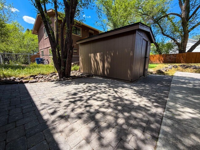Building Photo - 625 S Lone Tree Rd