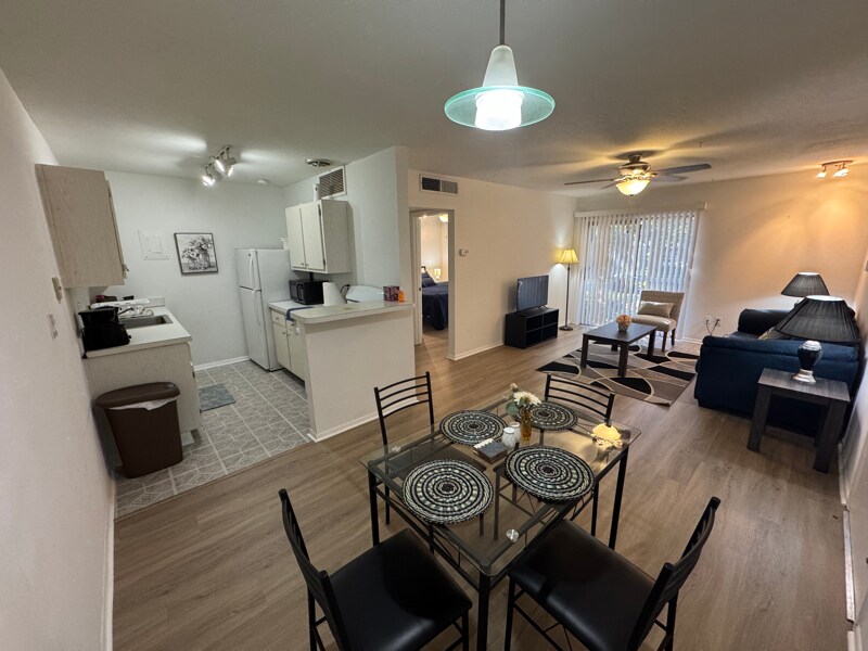 Building Photo - 1700 SW 16th Ct