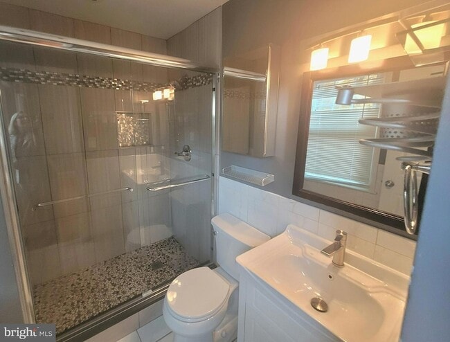 Building Photo - 9446 Cloverdale Ct