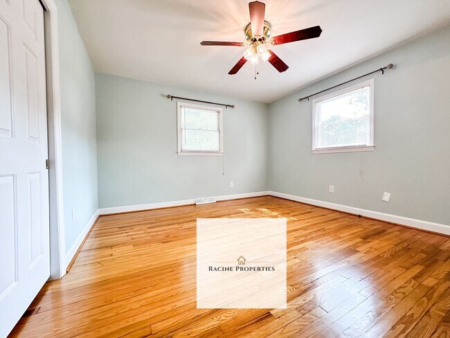 Building Photo - Beautiful Brick Ranch in Taylors, SC