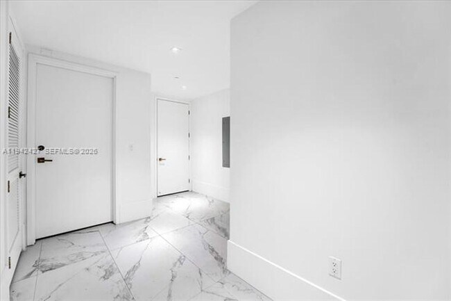 Building Photo - 5500 Island Estates Dr