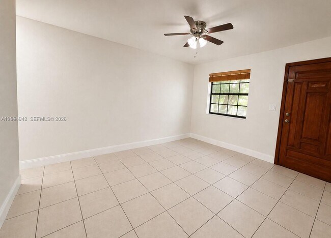 Building Photo - 525 SW 78th Ct
