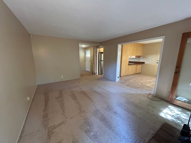Building Photo - Nice Single Level Home with Attached Garag...