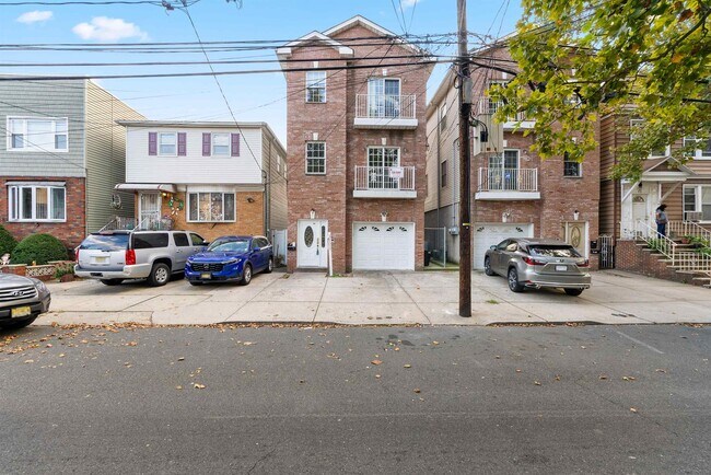 Building Photo - 261 Lexington Ave