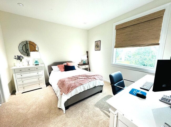 Building Photo - 16405 Capilano Ct