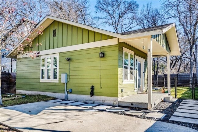 Building Photo - 1203 Cometa St