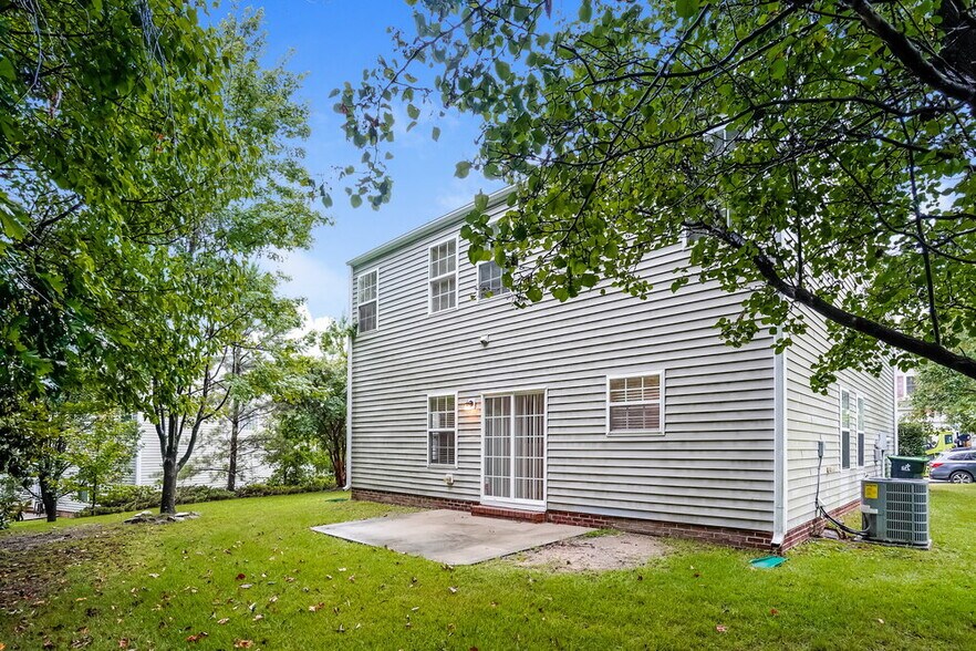 Building Photo - 708 Calavaras Ln