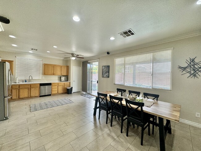 Building Photo - Elegant 4 Bed, 3 Bath Fully Furnished Hous...