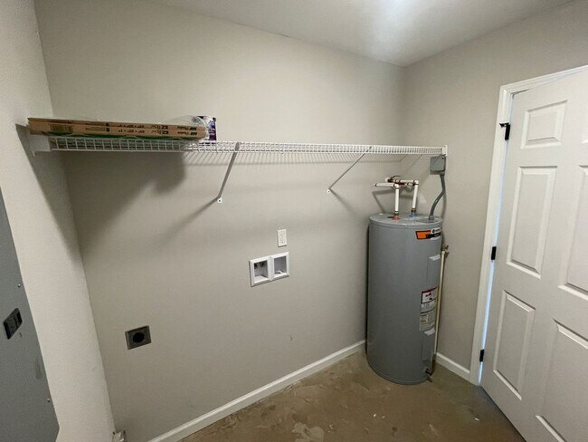 Building Photo - Fantastic 2 bedroom, 1 bath duplex availab...
