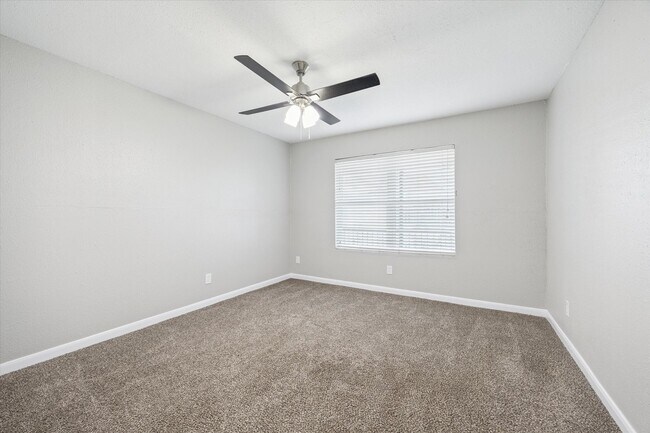 Building Photo - 3800 Sherwood Ln