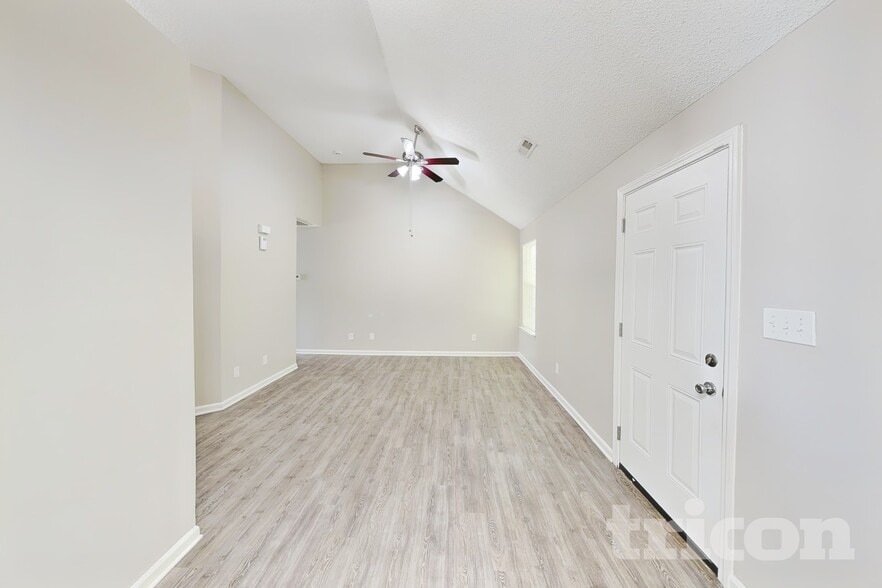 Building Photo - 8820 Kismet Dr