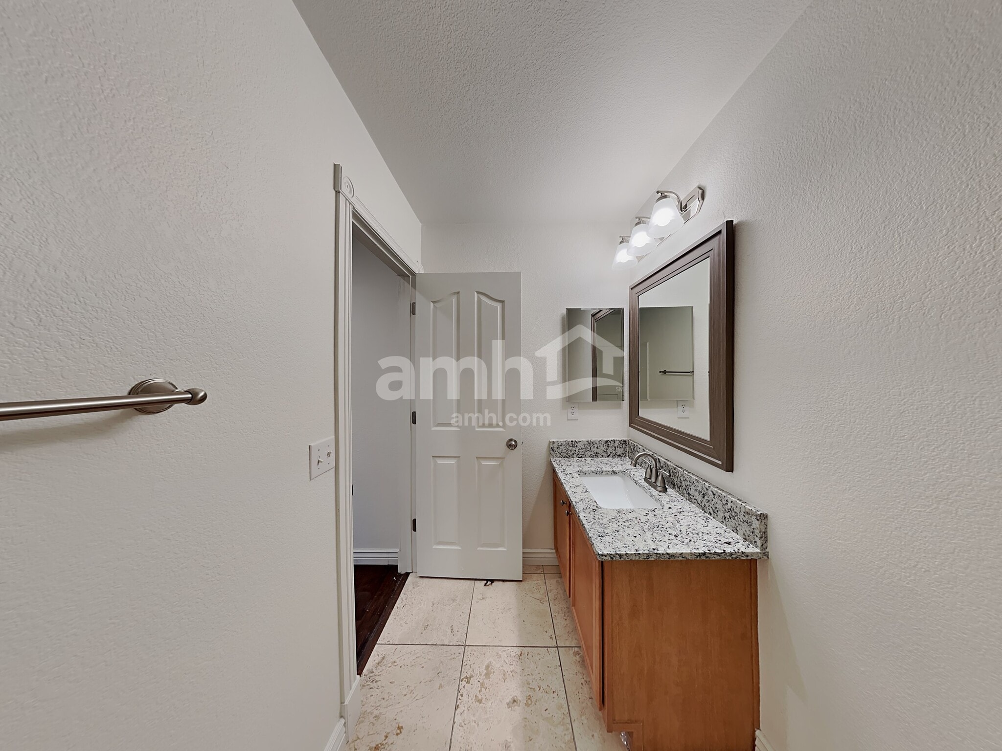 Building Photo - 309 W Vuelta Friso