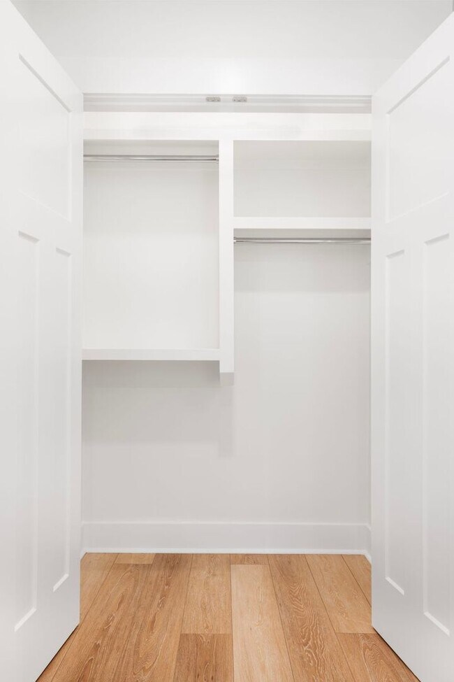 Building Photo - Four Bedroom Four Bath Home