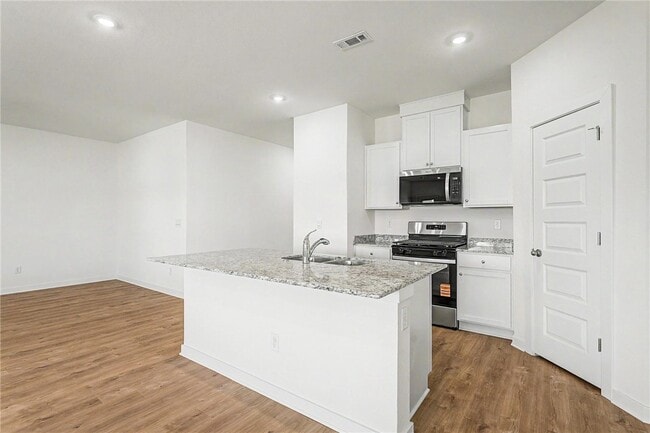 Building Photo - 3101 Laredo Ln
