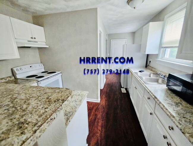Building Photo - Adorably Renovated 3 Bedroom 2 Bath Single...