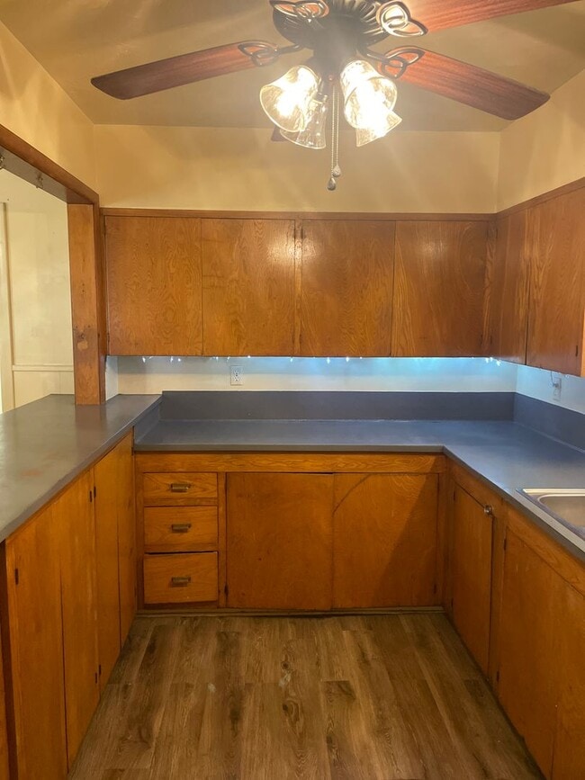 Building Photo - 3 bed 2 bath 2 car garage home!