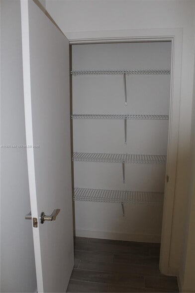 Building Photo - 999 SW 1st Ave