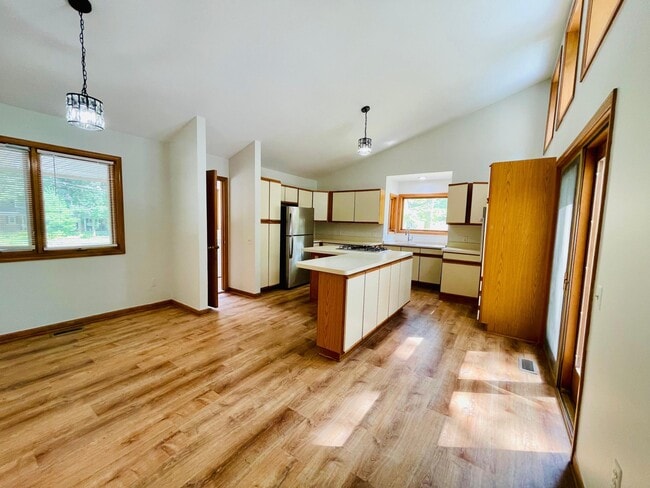 Building Photo - 28118 Forestbrook Dr